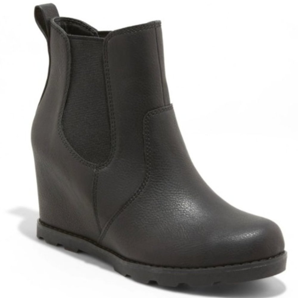 Target Universal Thread Boots